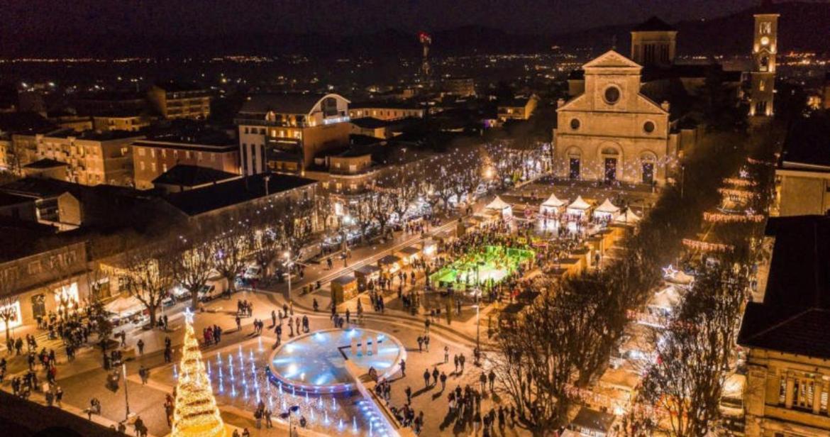 Appartamento In Centro Avezzano Esterno foto