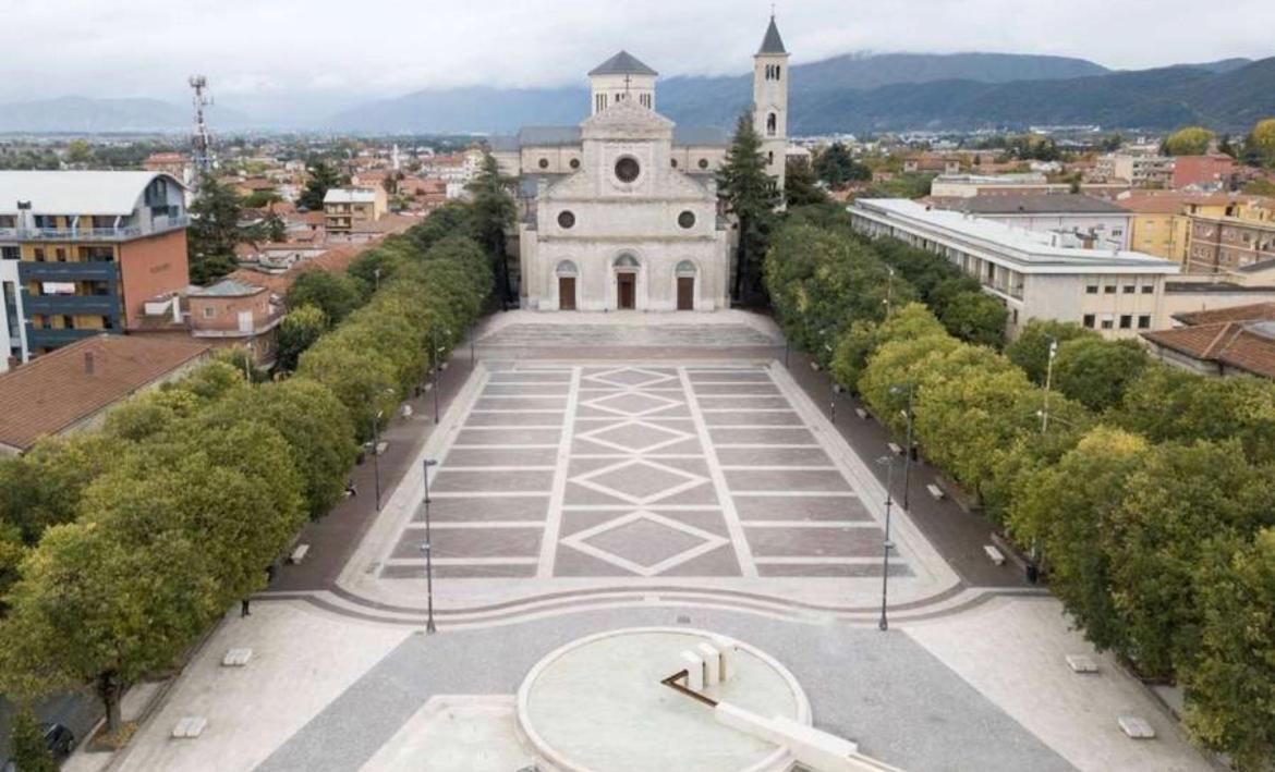 Appartamento In Centro Avezzano Esterno foto
